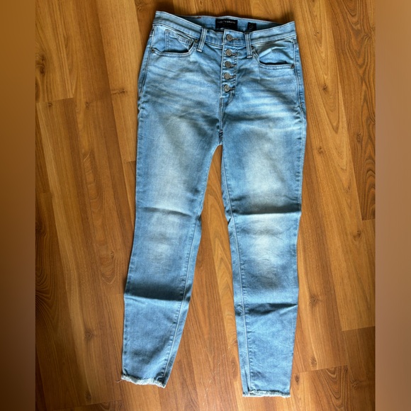 Lucky Brand light wash blue ankle jeans with frayed edge finish. Size 4, 27. - Picture 2 of 5